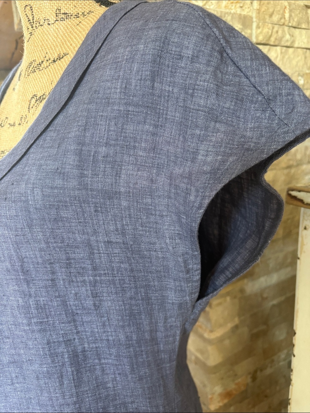 Malvin 100% linen blue chambray scoop neck shirt dress cap sleeves pleated neck - Picture 5 of 16